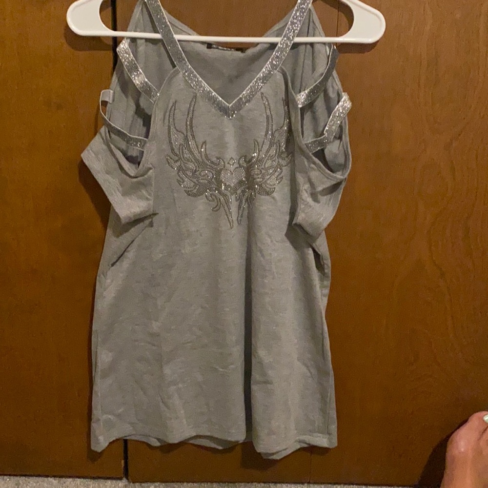 Super cute cold shoulder top.